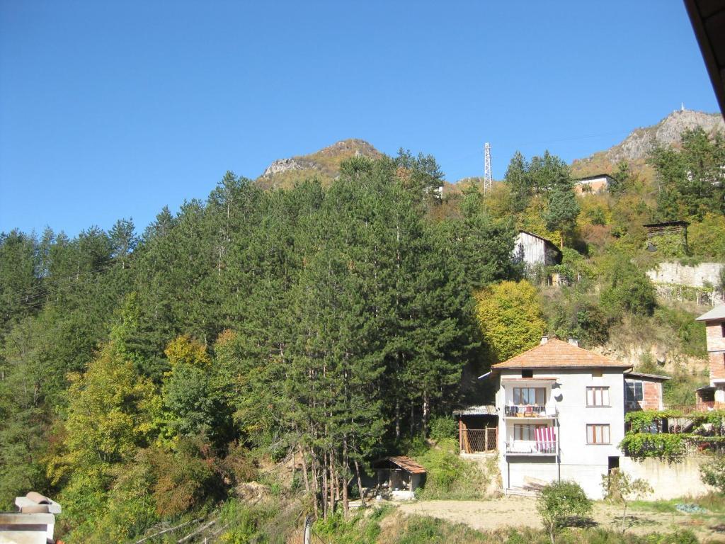 Family Hotel Veronika Девин Экстерьер фото