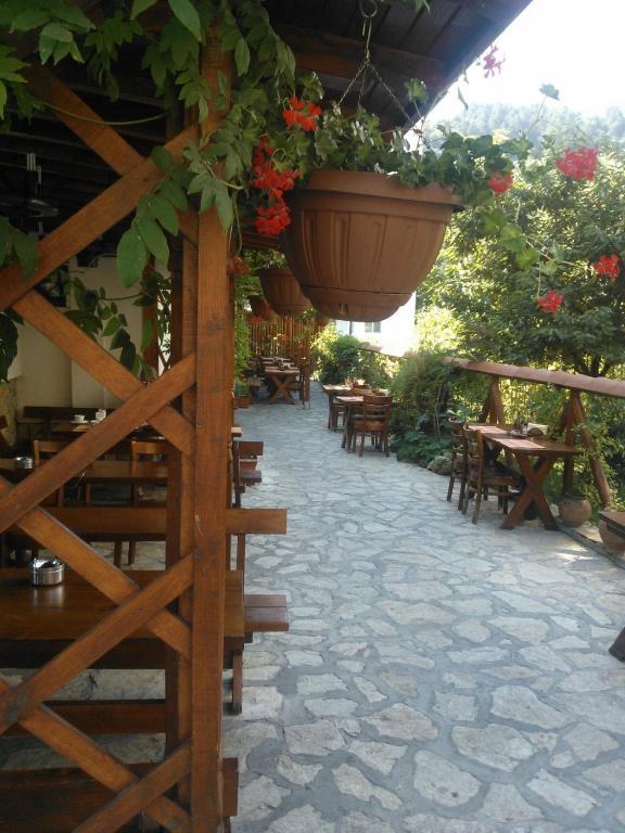 Family Hotel Veronika Девин Экстерьер фото